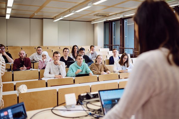 Studierende im Hörsaal